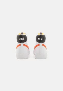 Nike Sportswear BLAZER MID '77 VNTG - Sneaker High - White/safety Orange/wolf Grey/black 10 Nike Sportswear BLAZER MID '77 VNTG - Sneaker High - White/safety Orange/wolf Grey/black -Modeschuhe 08875311af6d47f593c13d38535826e5