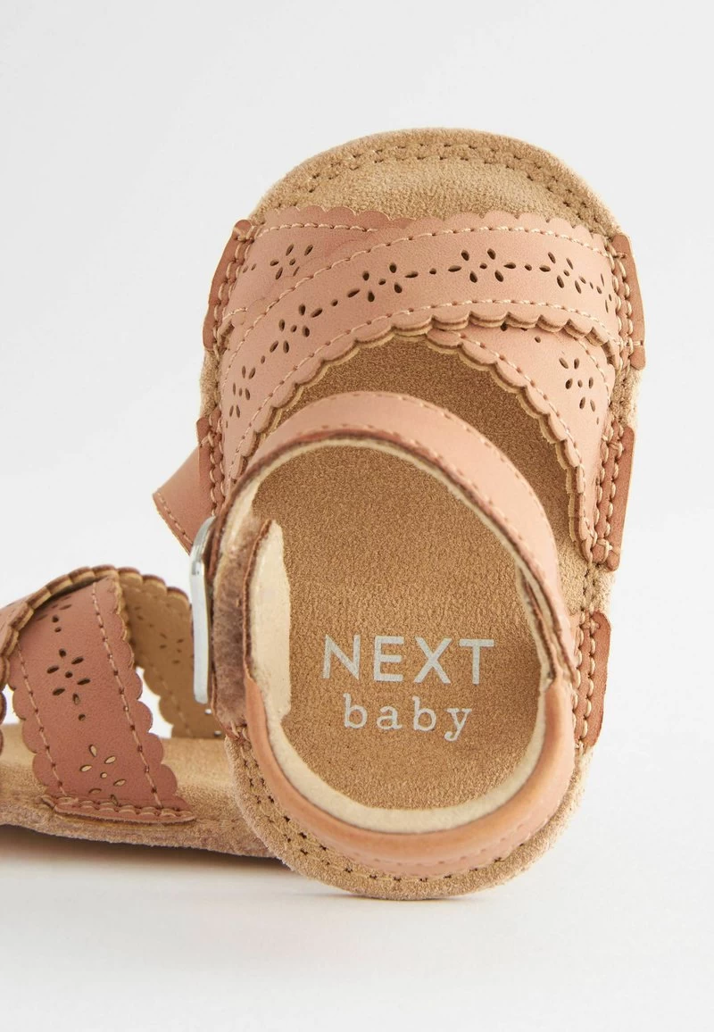 Next STANDARD - Riemensandalette - Tan Brown Scallop 7 Next STANDARD - Riemensandalette - Tan Brown Scallop – Bild 5