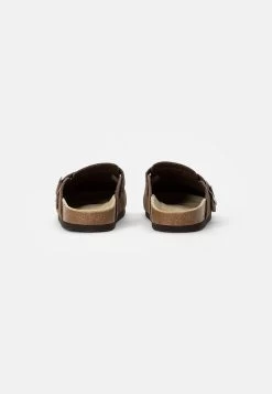 Pier One LEATHER UNISEX - Clogs - Brown -Modeschuhe 18a09b6c3e71439784e427988b058842
