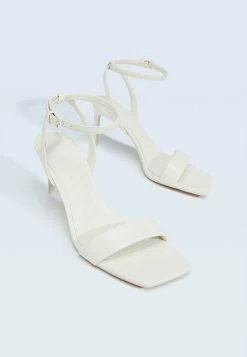Stradivarius MIT GESTEPPTEN RIEMCHEN - Brautschuh - Offwhite -Modeschuhe 1a1c953fd3104a4b8531c2c23c617069