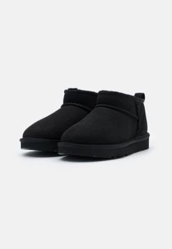 Ugg CLASSIC ULTRA MINI - Ankle Boot - Black -Modeschuhe 1df0a5a8d3fa4179a46d4fd24d457e1d
