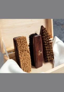 CARE KIT SET - Pflegemittel - Brown 12 CARE KIT SET - Pflegemittel - Brown -Modeschuhe 2440b2b58c9d439ebab8dca4ea478efb