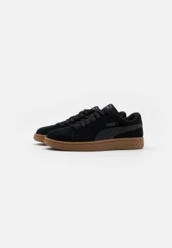 Puma SMASH V2 UNISEX - Sneaker Low - Black 9 Puma SMASH V2 UNISEX - Sneaker Low - Black -Modeschuhe 29a1cb81a9664ad9b36b404d54c79dd6
