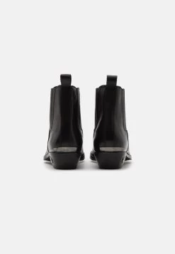 Cowboy-/Bikerstiefelette - Black 10 Cowboy-/Bikerstiefelette - Black -Modeschuhe 2bbeec2aa6364f62a3831165f6f9db17