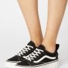 Vans SENTRY OLD SKOOL - Sneaker Low - Black/marshmallow -Modeschuhe 33a0d7aaa3a74e9f9fe17108c5fbefe3