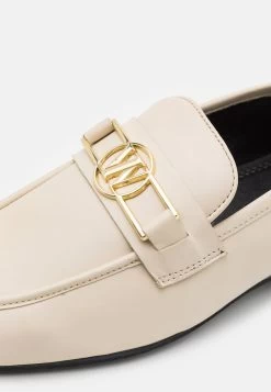 TRIM LOAFER - Slipper - Off-white 13 TRIM LOAFER - Slipper - Off-white -Modeschuhe 345ba7a909f248feaaa7fd7674b37b5b