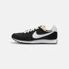 Nike Sportswear WAFFLE TRAINER 2 UNISEX - Sneaker Low - Black/white/sail/total Orange -Modeschuhe 354ff2b3d74d46c5be77189dec3f1c8c