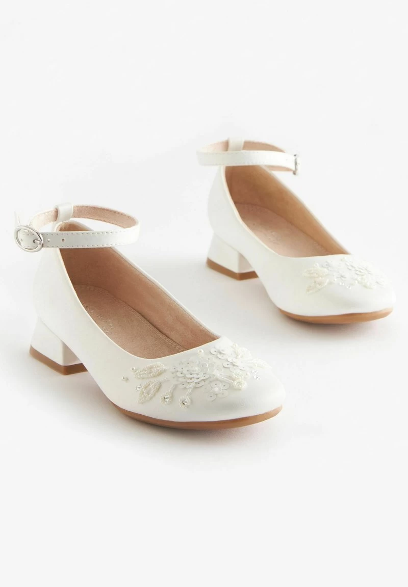 Next STANDARD - Riemchenballerina - Ivory Satin Floral Embellished Occasion Heel 4 Next STANDARD - Riemchenballerina - Ivory Satin Floral Embellished Occasion Heel – Bild 2