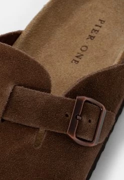 Pier One LEATHER UNISEX - Clogs - Brown -Modeschuhe 47364cdc1dcd4794860a5f6810594e6c