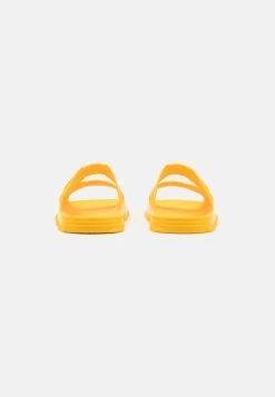 GCDS POOL SLIDES UNISEX - Badesandale - Yellow -Modeschuhe 4a6f53752b584ca39b4b78c2810587aa