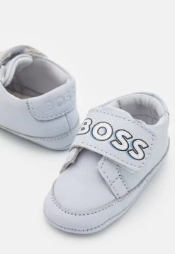 BOSS Kidswear SLIPPERS - Geschenk Zur Geburt - Pale Blue 13 BOSS Kidswear SLIPPERS - Geschenk Zur Geburt - Pale Blue -Modeschuhe 4dcd661f8f094db59db6a623c8620850