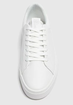 PULL & BEAR Sneaker Low - White 10 PULL & BEAR Sneaker Low - White -Modeschuhe 4f85aa54a1494f528227a678a7528ea0