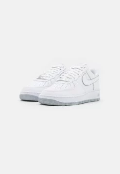 Nike Sportswear AIR FORCE 1 07 - Sneaker Low - White/wolf Grey -Modeschuhe 593e1c5d3e554a9088002839338500e0