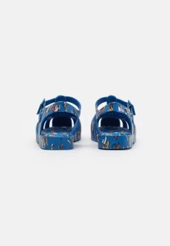 Mini Melissa POSSESSION PRINT UNISEX - Badesandale - Blue 10 Mini Melissa POSSESSION PRINT UNISEX - Badesandale - Blue -Modeschuhe 5c74a5a5d3e64c2bb61bdb61275df631