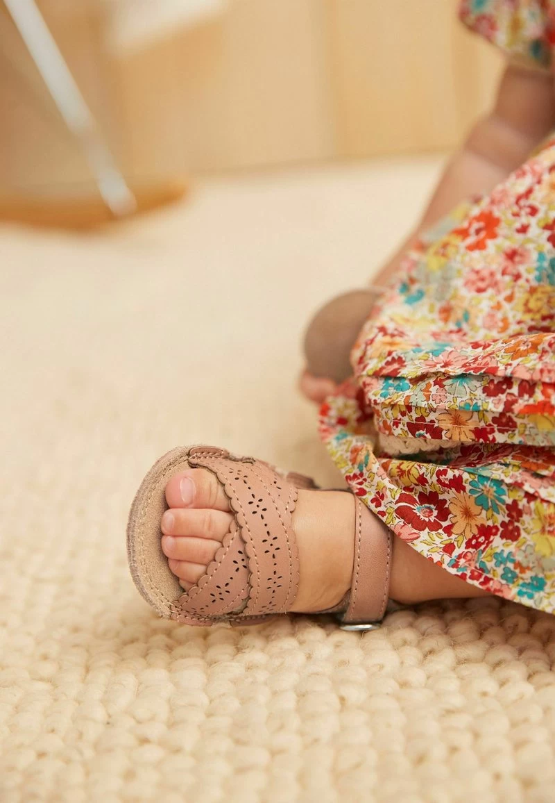 Next STANDARD - Riemensandalette - Tan Brown Scallop 3 Next STANDARD - Riemensandalette - Tan Brown Scallop