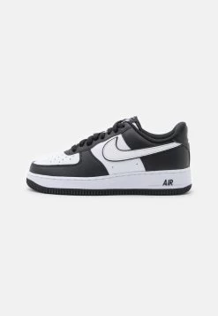 Nike Sportswear AIR FORCE 1 07 - Sneaker Low - Black/white