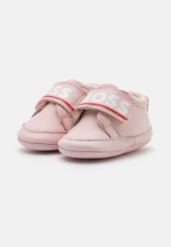 BOSS Kidswear CHAUSSURES - Krabbelschuh - Pinkpale 9 BOSS Kidswear CHAUSSURES - Krabbelschuh - Pinkpale -Modeschuhe 7b77cf1247b942caa902e2cbbf32066a