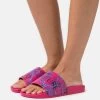 Versace Jeans Couture Pantolette Flach - Hot Pink/violet 1 Versace Jeans Couture Pantolette Flach - Hot Pink/violet -Modeschuhe 7c444b2ffc0c41a1ad3e48f666196090