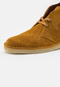 Clarks Originals DESERT BOOT - Sportlicher Schnürer - Brown/orange -Modeschuhe 7fab2b04cb2642de92f5461518d9fbdc