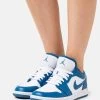 AIR JORDAN 1 - Sneaker Low - White/dark Marina Blue 2 AIR JORDAN 1 - Sneaker Low - White/dark Marina Blue -Modeschuhe 867099e0d37048d488fb4f8144fe54a5