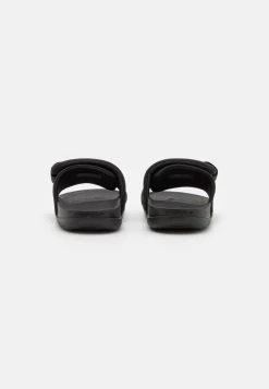 Nike Sportswear OFFCOURT ADJUST SLIDE - Pantolette Flach - Black/white -Modeschuhe 93dbd59767c744ba8d568e13dabec6f0