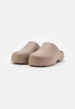 MILLIE MOULDED CLOG - Clogs - Roebuck 10 MILLIE MOULDED CLOG - Clogs - Roebuck -Modeschuhe 9420840a3332428fb266fe8d41f6be9c