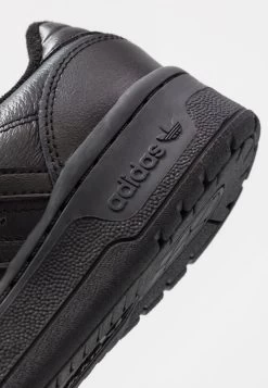 Adidas Originals RIVALRY - Sneaker Low - Core Black/footwear White -Modeschuhe 9551ae114d9e45c08fbd5c7848a7e03b