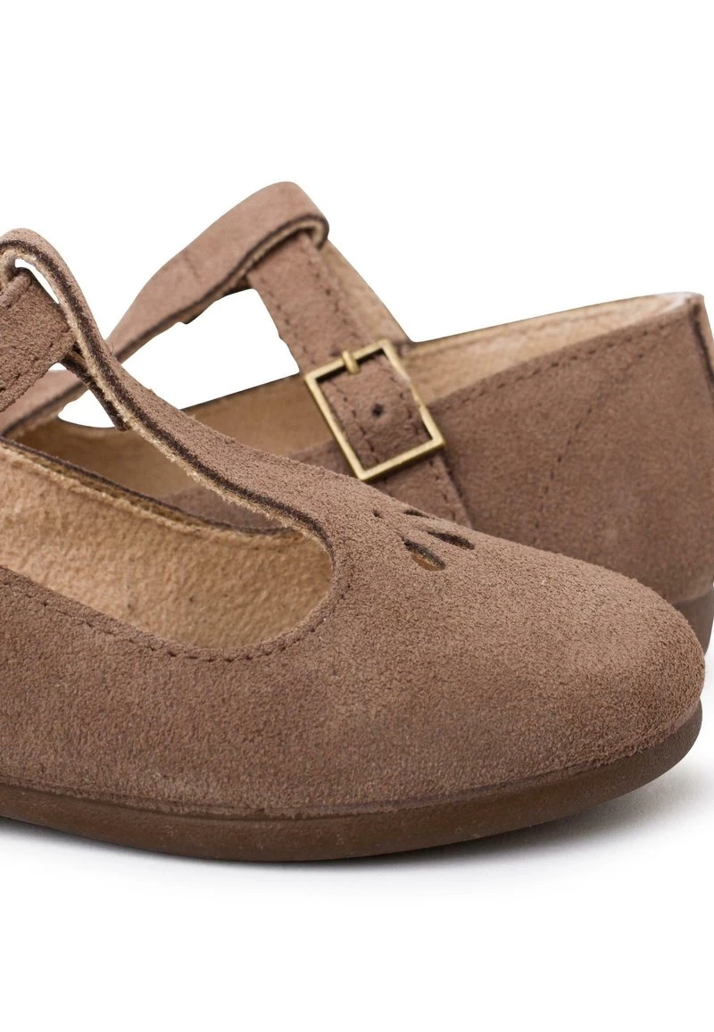 MERCEDITA RETRO PICADOS Y TIRA CENTRAL - Riemchenballerina - Camel 7 MERCEDITA RETRO PICADOS Y TIRA CENTRAL - Riemchenballerina - Camel – Bild 5