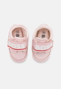BOSS Kidswear CHAUSSURES - Krabbelschuh - Pinkpale 11 BOSS Kidswear CHAUSSURES - Krabbelschuh - Pinkpale -Modeschuhe a942244664b44c1ca43da8f515e66ed6