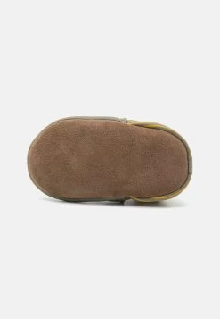 ROBEEZ DOUBEAR UNISEX - Krabbelschuh - Kaki -Modeschuhe aa2f45a6b7f74a23b1444985149622d7