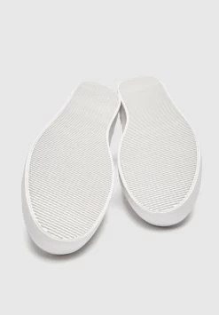 PULL & BEAR Sneaker Low - White 12 PULL & BEAR Sneaker Low - White -Modeschuhe b79389accf5748fb8b0e13be587cbdd5