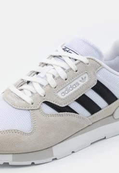 Adidas Originals TREZIOD 2 UNISEX - Sneaker Low - Footwear White/core Black/grey One -Modeschuhe c34b02702eeb41158fc4e8f567b508be