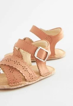 Next STANDARD - Riemensandalette - Tan Brown Scallop 13 Next STANDARD - Riemensandalette - Tan Brown Scallop -Modeschuhe ce23bf2a3084439997603d988637148b
