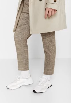 Adidas Originals OZWEEGO - Sneaker Low - Ftwr White/ftwr White/core Black 10 Adidas Originals OZWEEGO - Sneaker Low - Ftwr White/ftwr White/core Black -Modeschuhe d0b5bb0ca8c14694a33ebaf81e9ef499