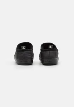 Calvin Klein Jeans HOME SLIPPER - Hausschuh - Black 10 Calvin Klein Jeans HOME SLIPPER - Hausschuh - Black -Modeschuhe d0ea626df4f441f4849f05af445e6fd6