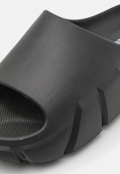 Steve Madden CHARGE - Badesandale - Black -Modeschuhe d188a71c1dc0497dafa5cb3898b02740