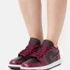 AIR JORDAN 1 - Sneaker Low - Black/cherrywood Red/white 1 AIR JORDAN 1 - Sneaker Low - Black/cherrywood Red/white -Modeschuhe d2acc089ea97435b9675aacb8290cd67