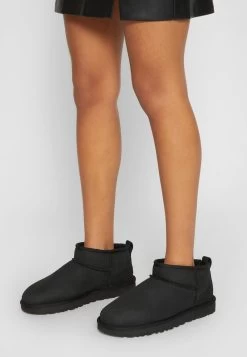 Ugg CLASSIC ULTRA MINI - Ankle Boot - Black -Modeschuhe de498aa2736e4f36b63fd5ecd886217b