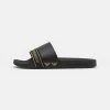 EA7 Emporio Armani SPORT TAPE SLIDE UNISEX - Pantolette Flach - Full Black/gold -Modeschuhe ed352393775e420f9c0db6f6b486383d