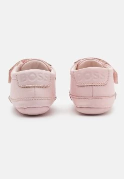 BOSS Kidswear CHAUSSURES - Krabbelschuh - Pinkpale 10 BOSS Kidswear CHAUSSURES - Krabbelschuh - Pinkpale -Modeschuhe fc251b3d8e4148dcaf44477bf4405e67